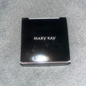 Mary Kay silky setting powder. NIB